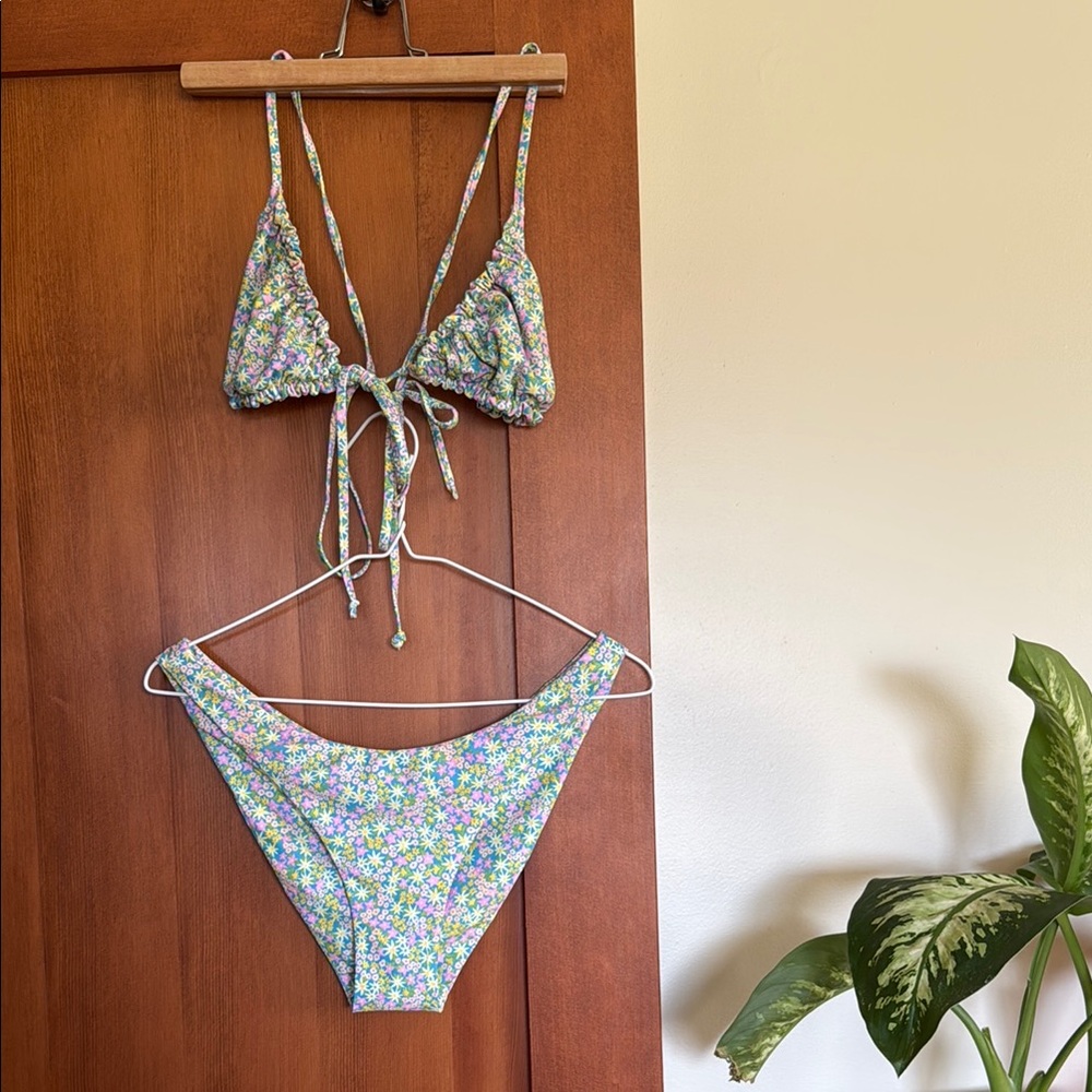 Kulani Kinis Floral Ruffle Bikini Set